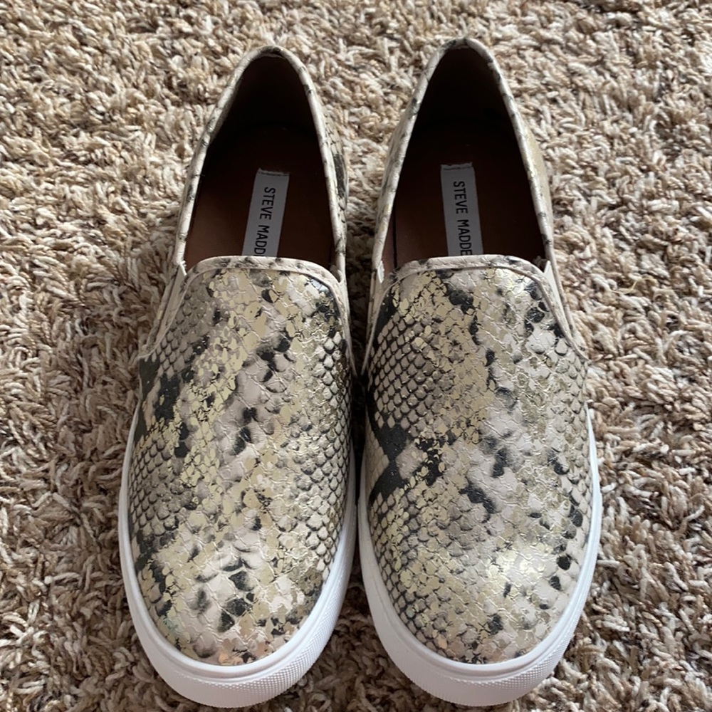 Steve Madden slip on